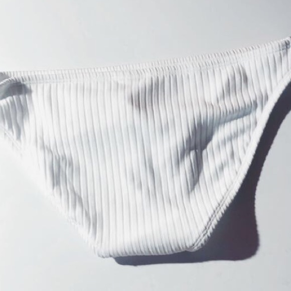 White Bikini Bottoms 💫 - Picture 3 of 4